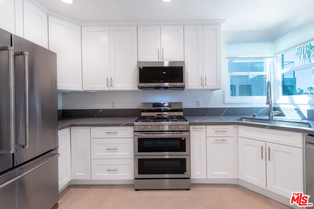 2828 Avenel Street - Photo 9