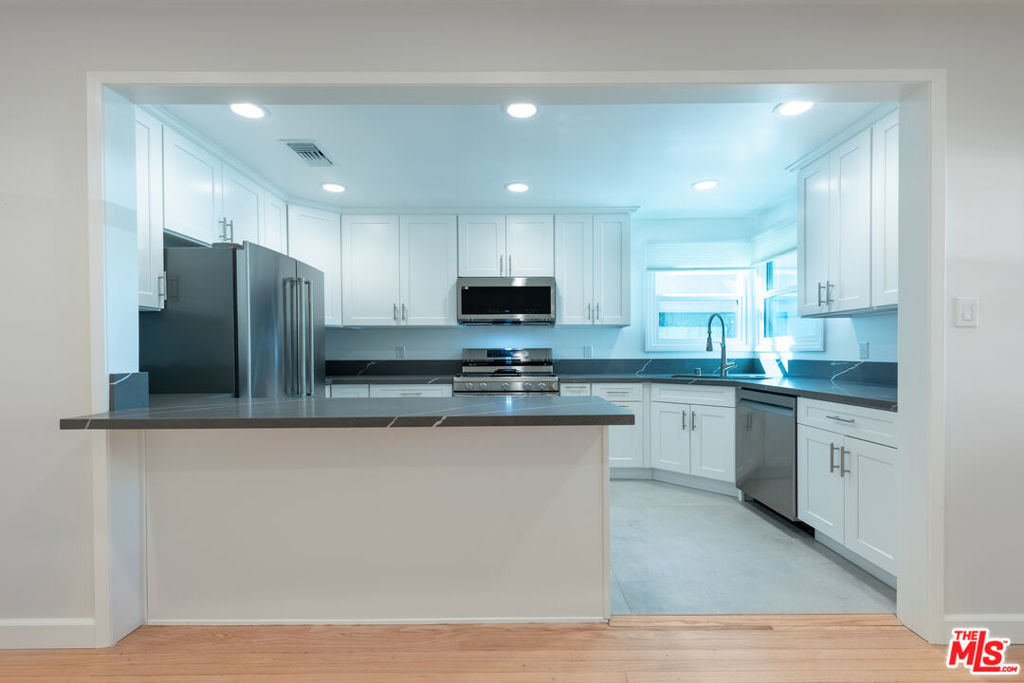 2828 Avenel Street - Photo 8