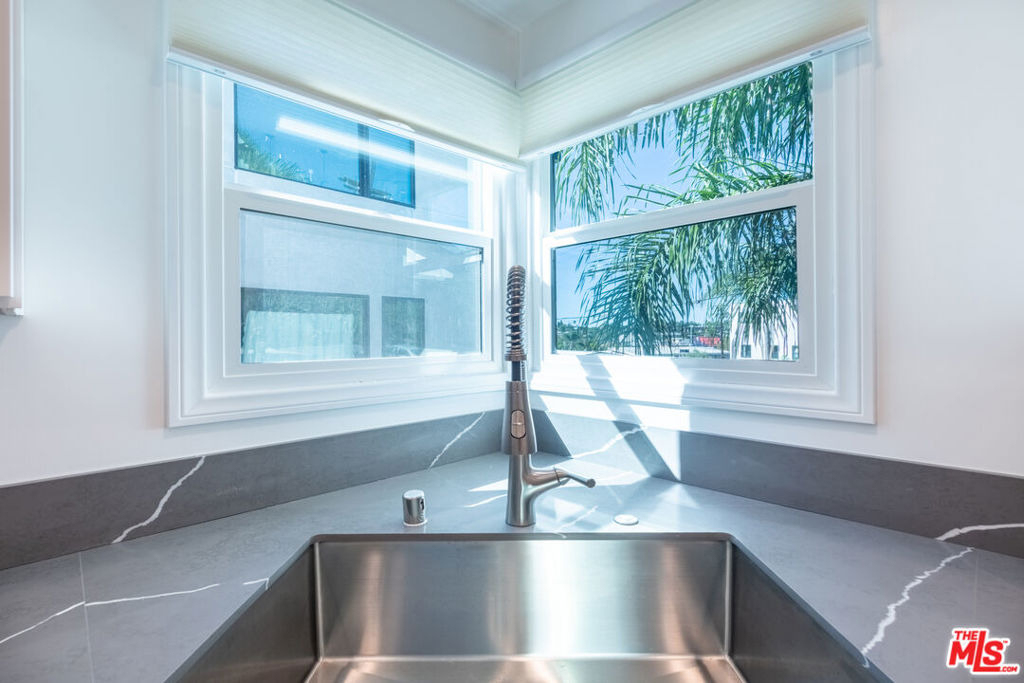2828 Avenel Street - Photo 10