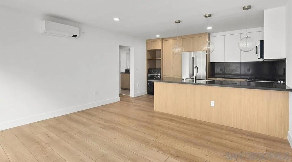 1534 Diamond St - Photo 2