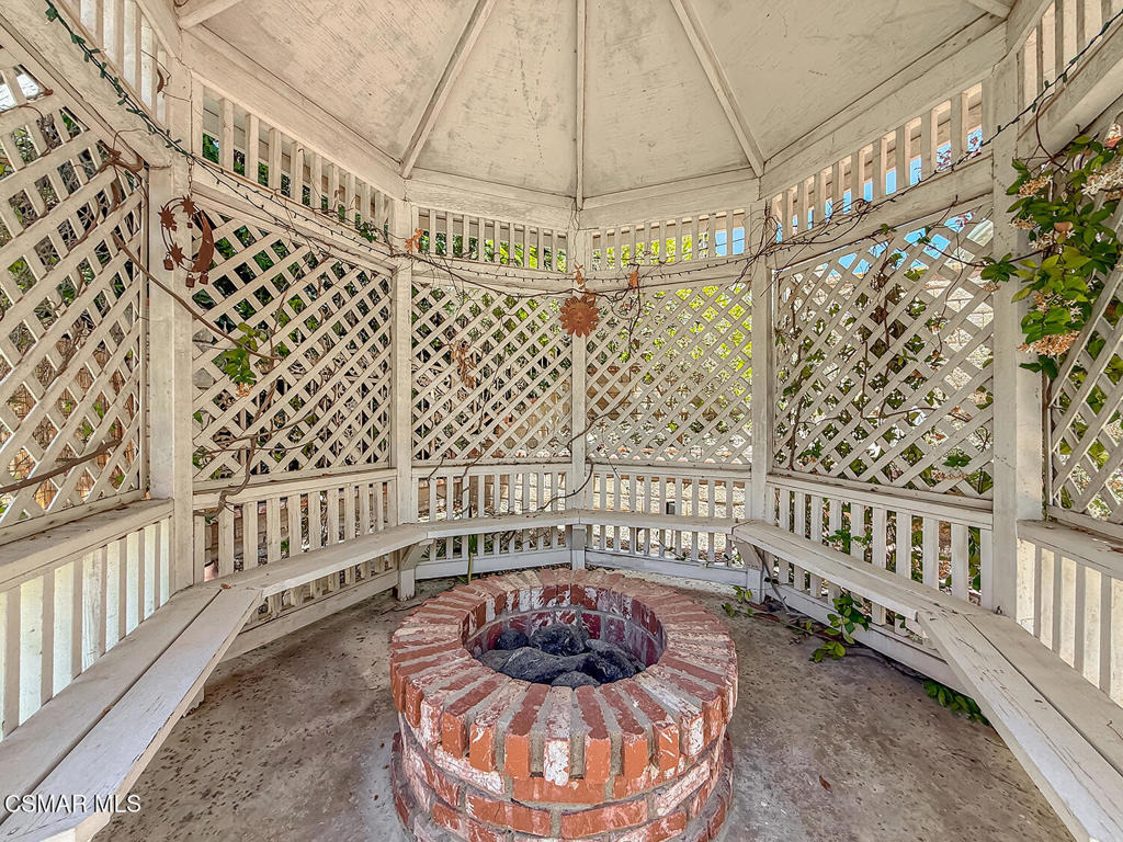 2111 Peak Place - Photo 32