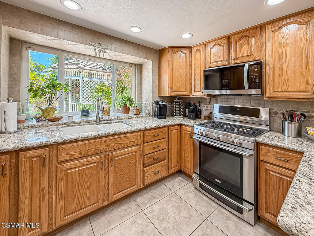 2111 Peak Place - Photo 10