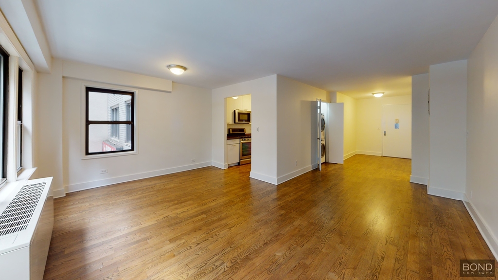 East 63rd Street - Photo 4