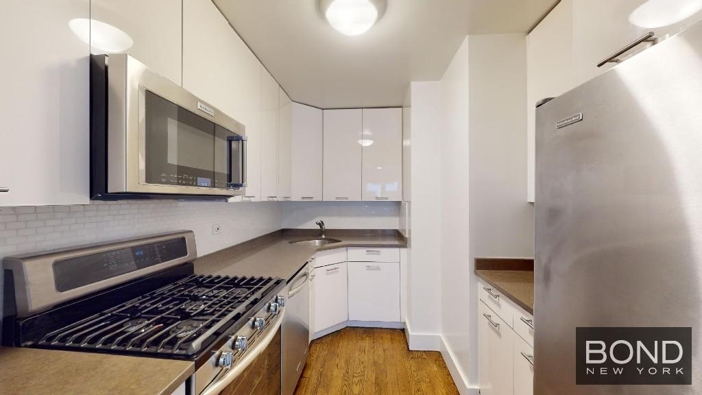 East 63rd Street - Photo 2