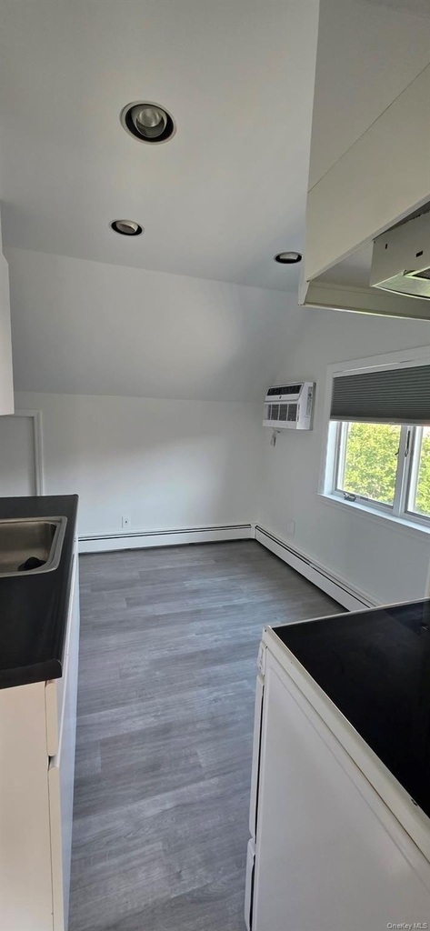 114 Fourth Avenue - Photo 3