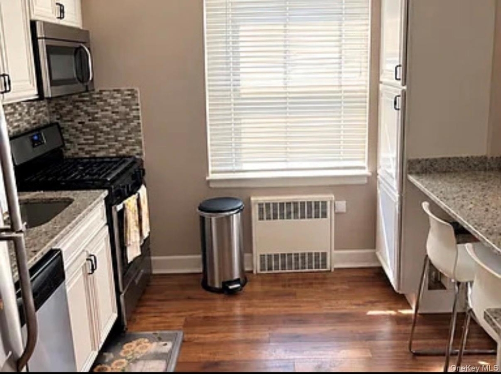 324 Post Avenue - Photo 2
