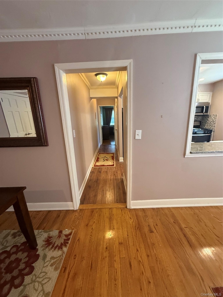 324 Post Avenue - Photo 5