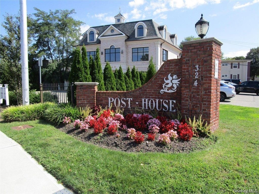324 Post Avenue - Photo 0