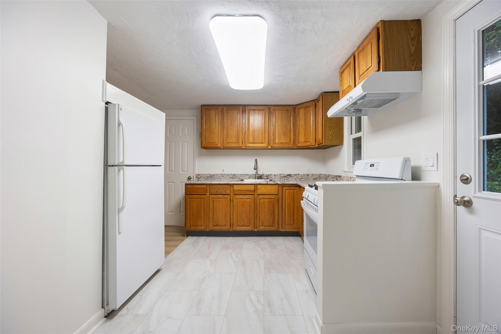 14 Lakeside Road - Photo 10