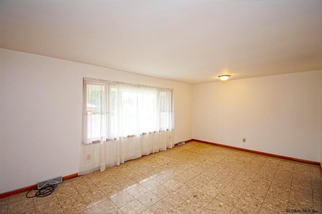 37 Carroll Avenue - Photo 6