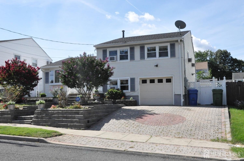 9 Florence Street - Photo 0