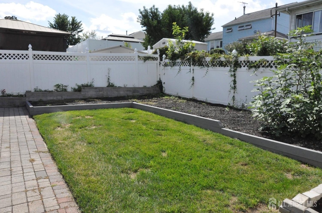 9 Florence Street - Photo 18