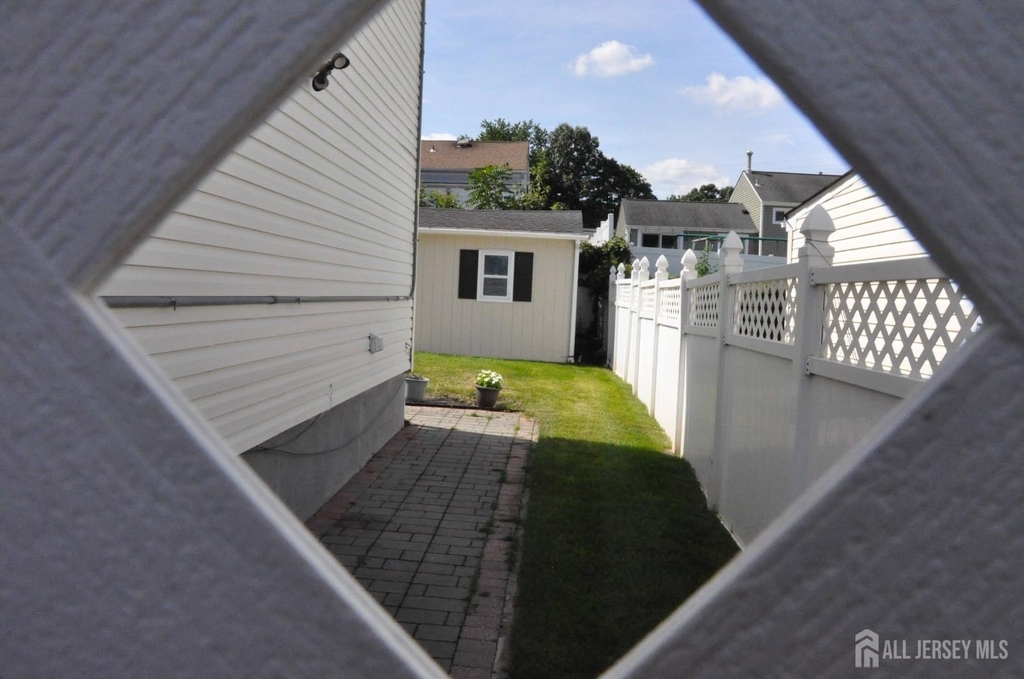 9 Florence Street - Photo 38