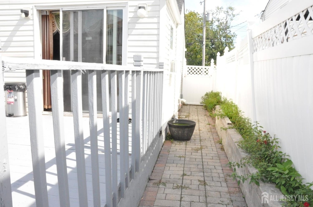 9 Florence Street - Photo 17