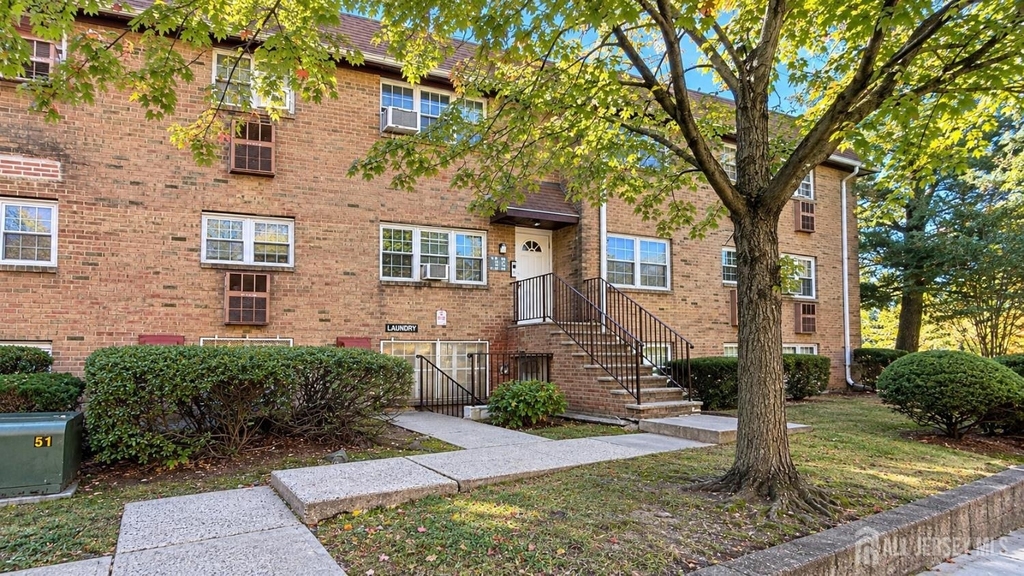 78 College Drive - Photo 0