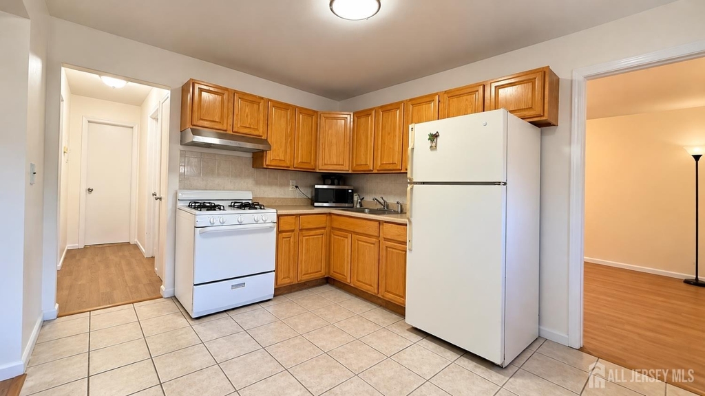 78 College Drive - Photo 2