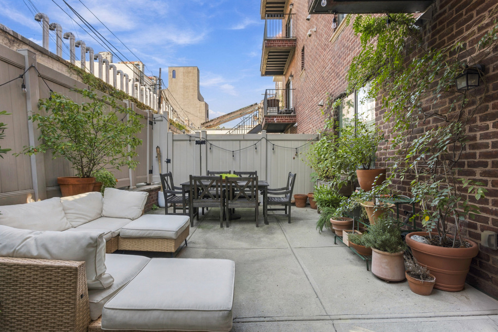 36 Conselyea Street - Photo 0