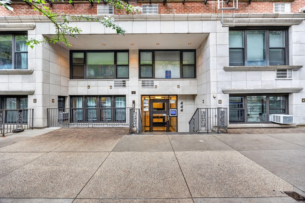 444 E 87th Street - Photo 6