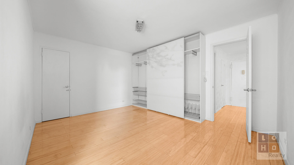 415 Grand Street - Photo 13