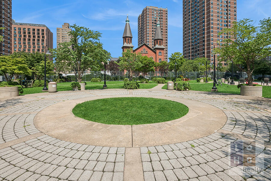 415 Grand Street - Photo 17