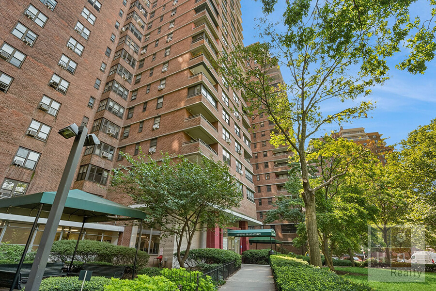 415 Grand Street - Photo 20