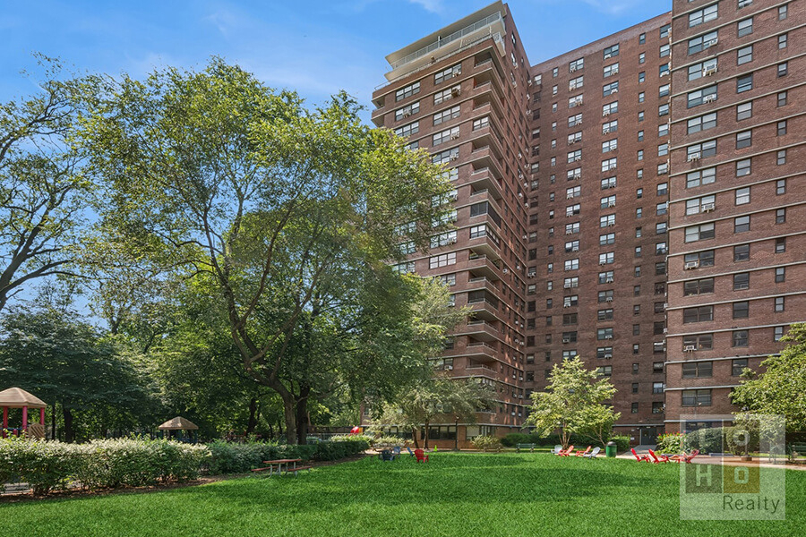 415 Grand Street - Photo 22