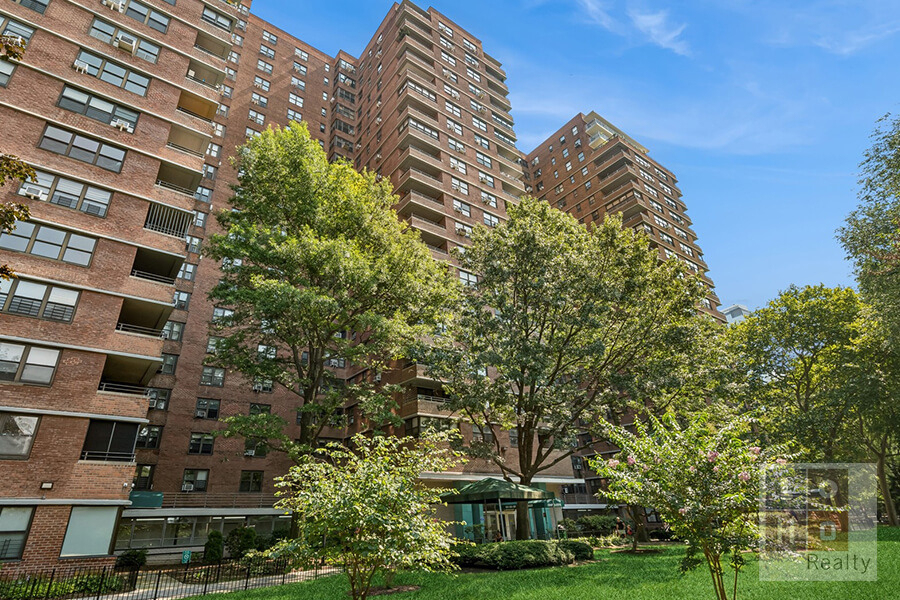 415 Grand Street - Photo 24