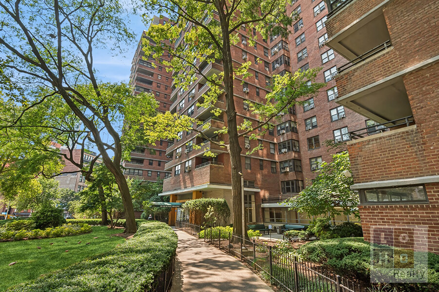415 Grand Street - Photo 21
