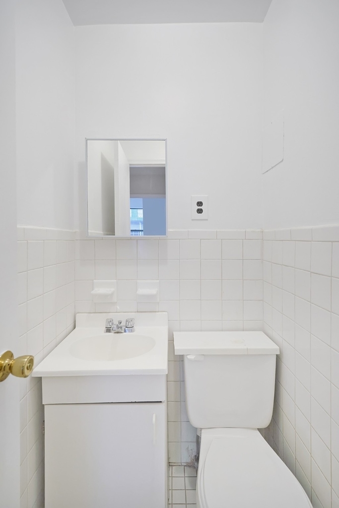 369 W 35th Street - Photo 14
