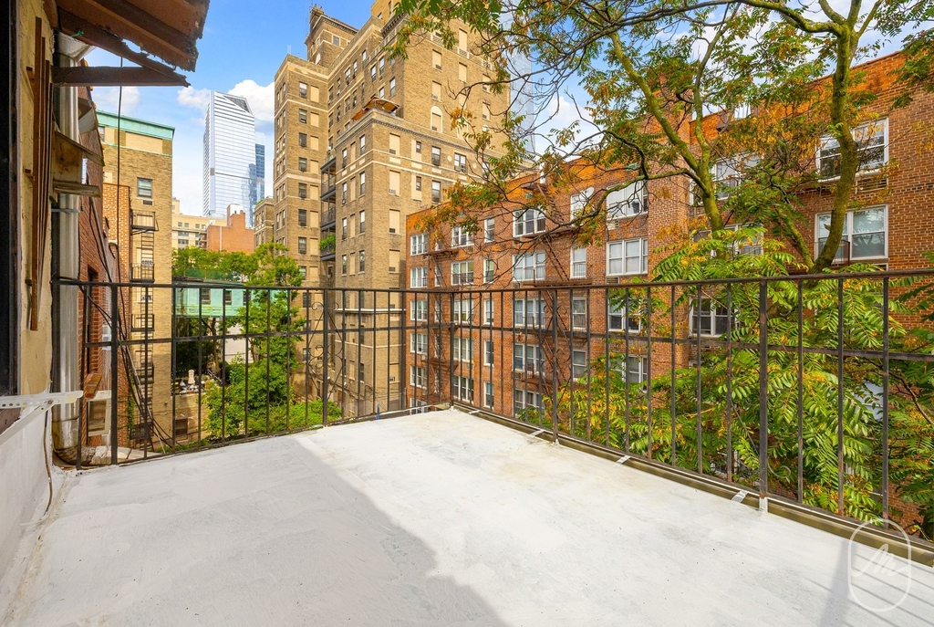 313 W 29th Street - Photo 12