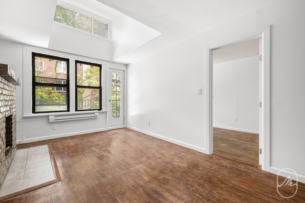 313 W 29th Street - Photo 3