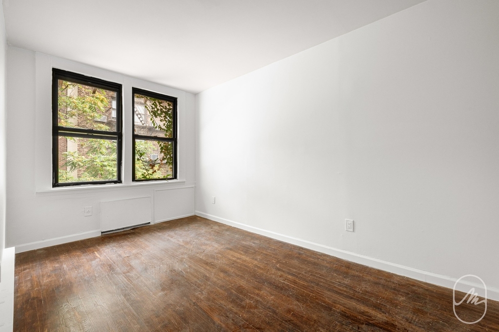 313 W 29th Street - Photo 9
