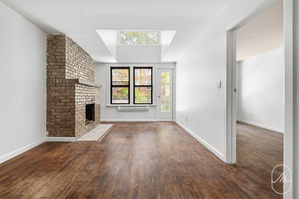313 W 29th Street - Photo 0