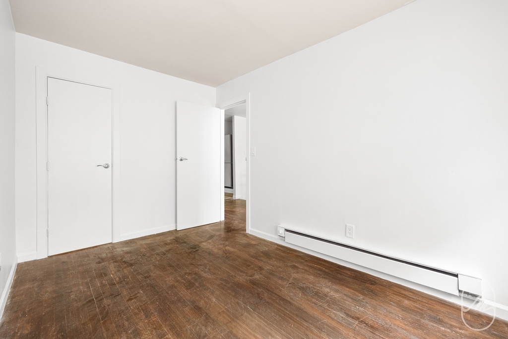 313 W 29th Street - Photo 10