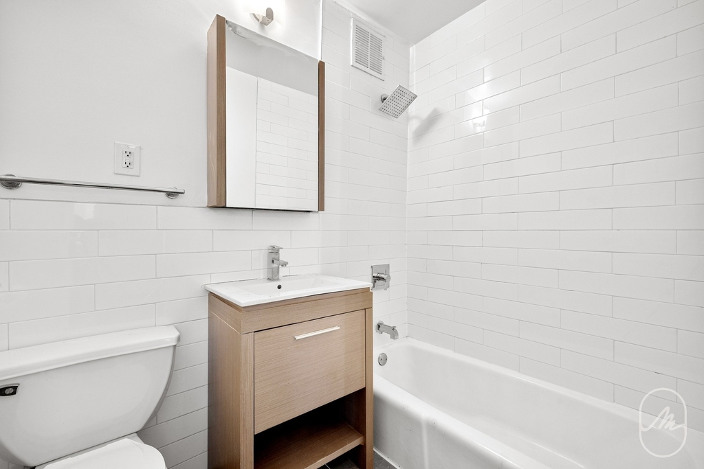 313 W 29th Street - Photo 8