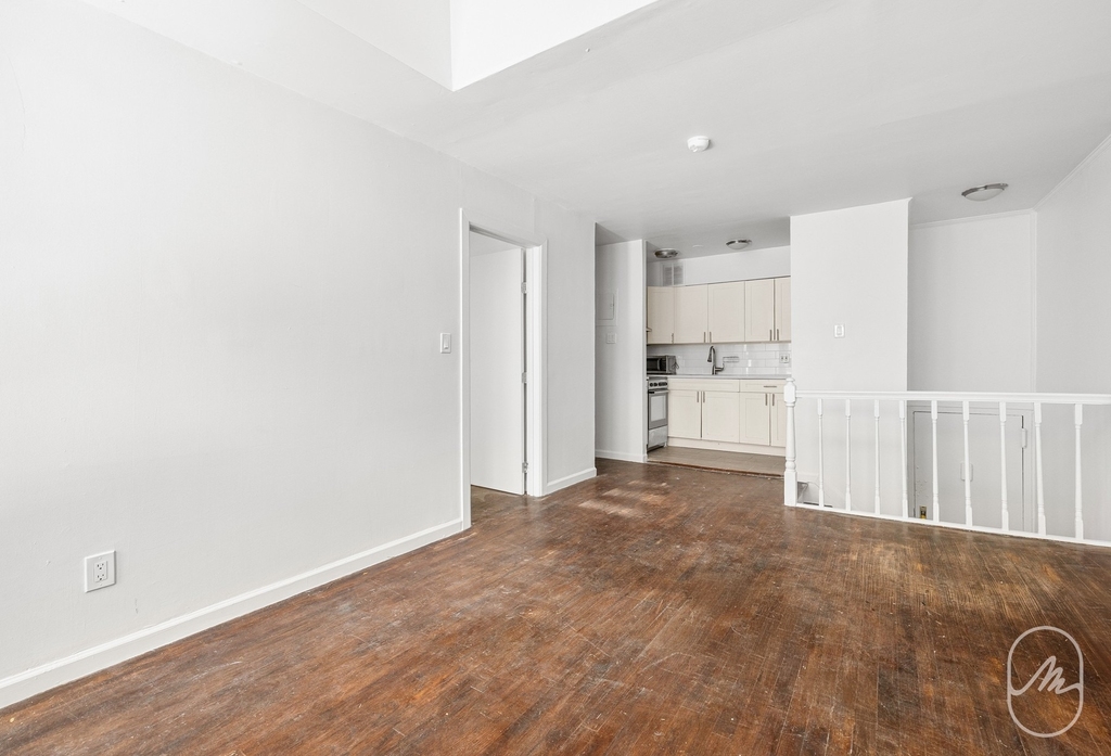 313 W 29th Street - Photo 6
