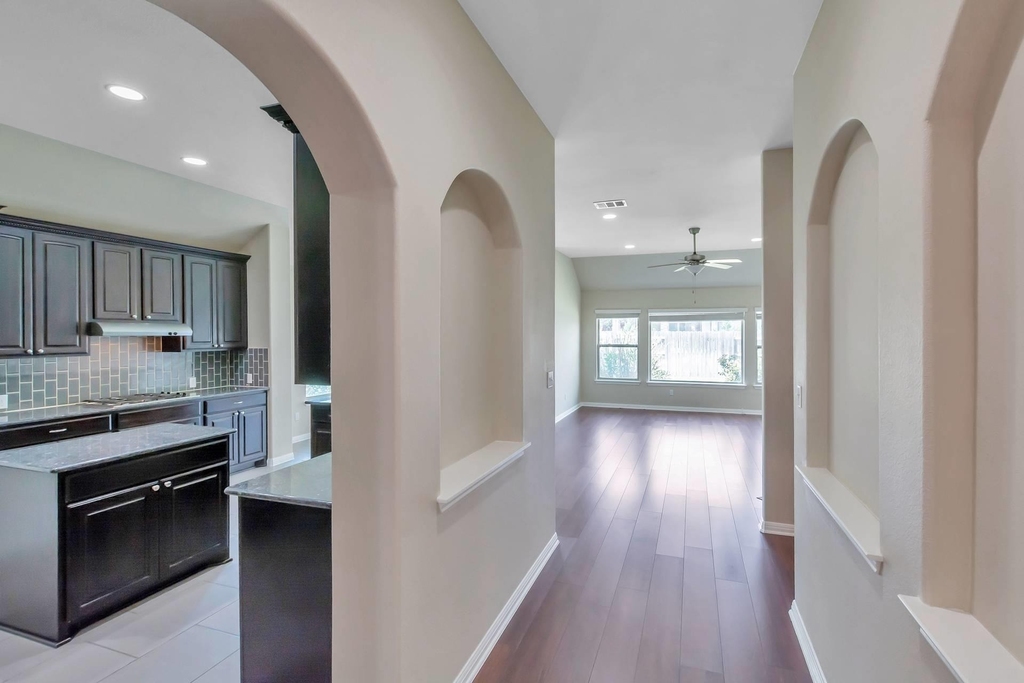 101 Dasher Dr - Photo 3