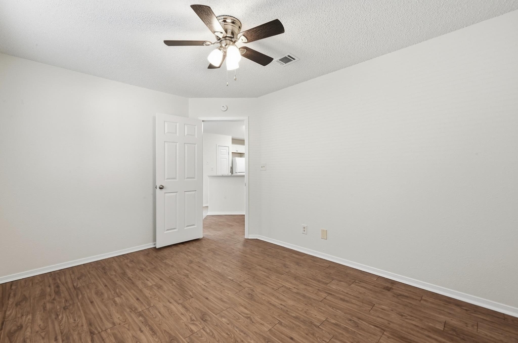 2608 Garrettson Dr - Photo 12