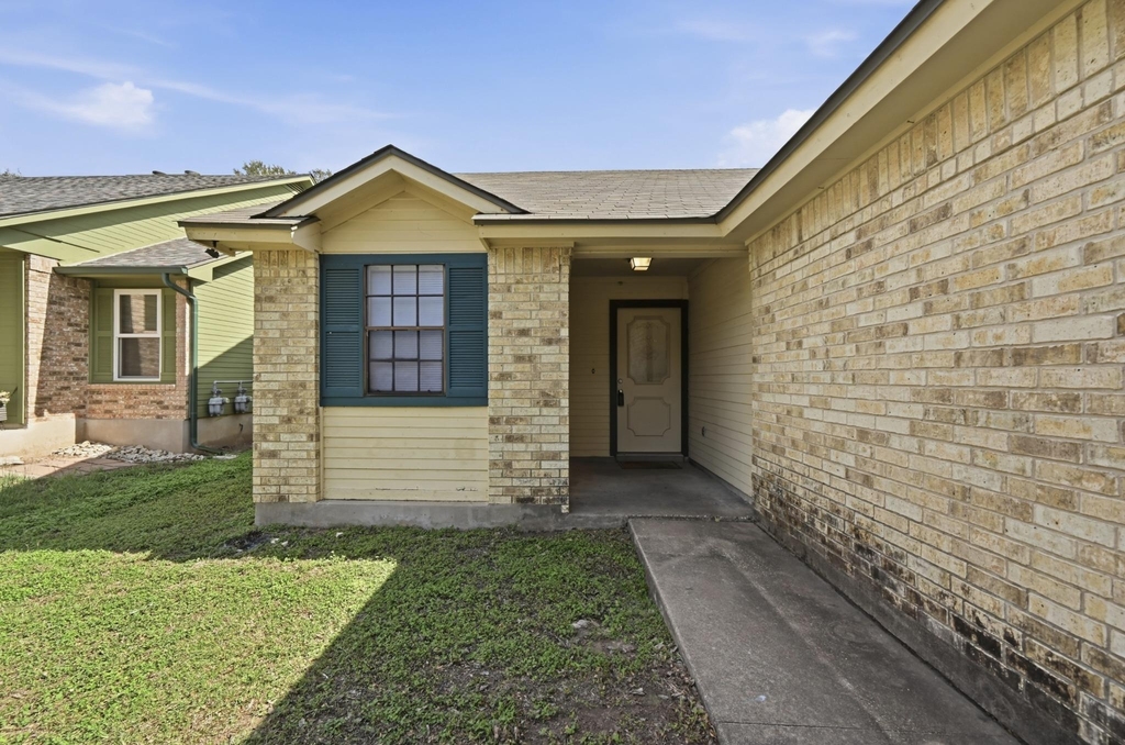 2608 Garrettson Dr - Photo 1