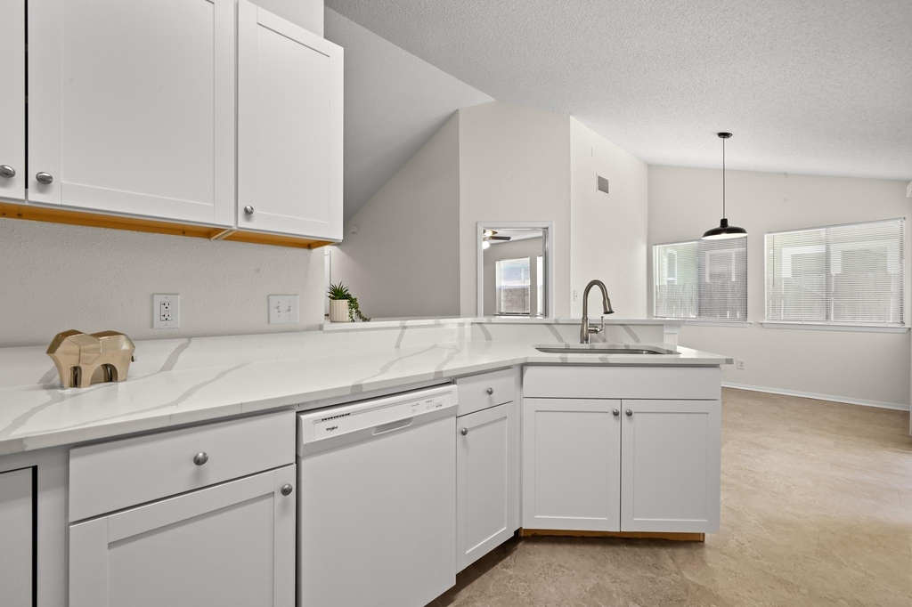2608 Garrettson Dr - Photo 4