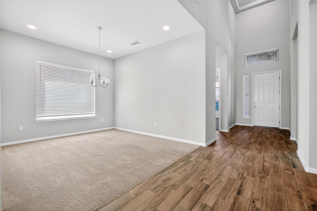 810 Clearwell St - Photo 1