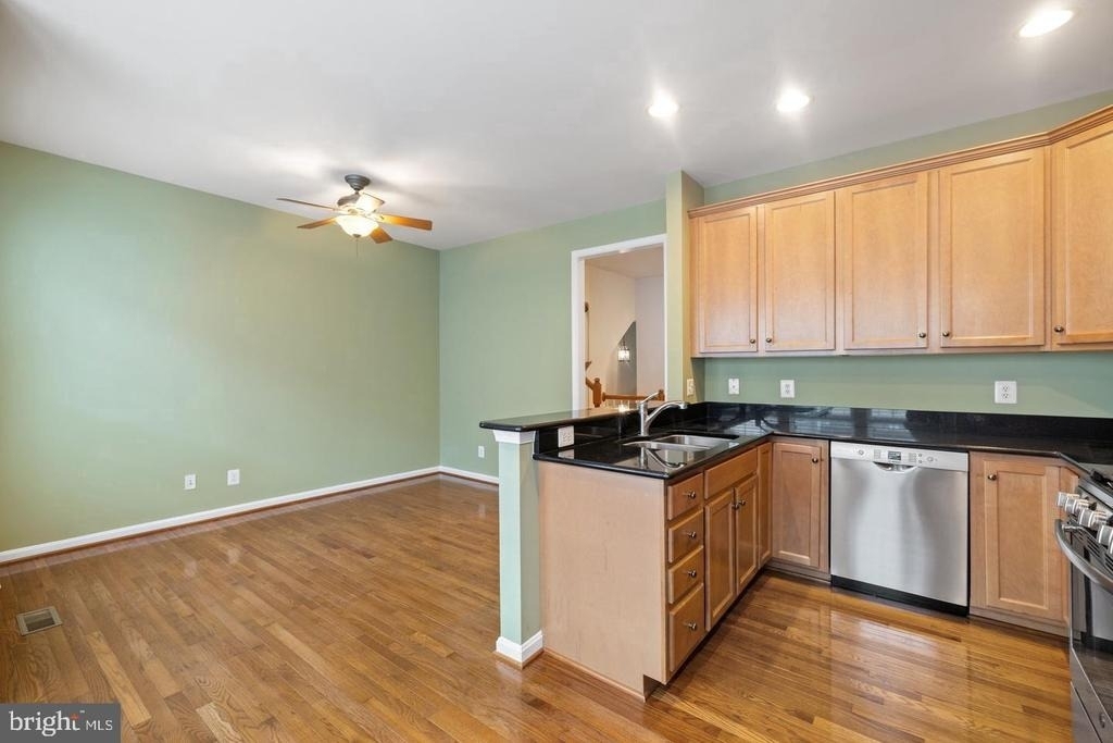 5106 Village Fountain Place - Photo 4