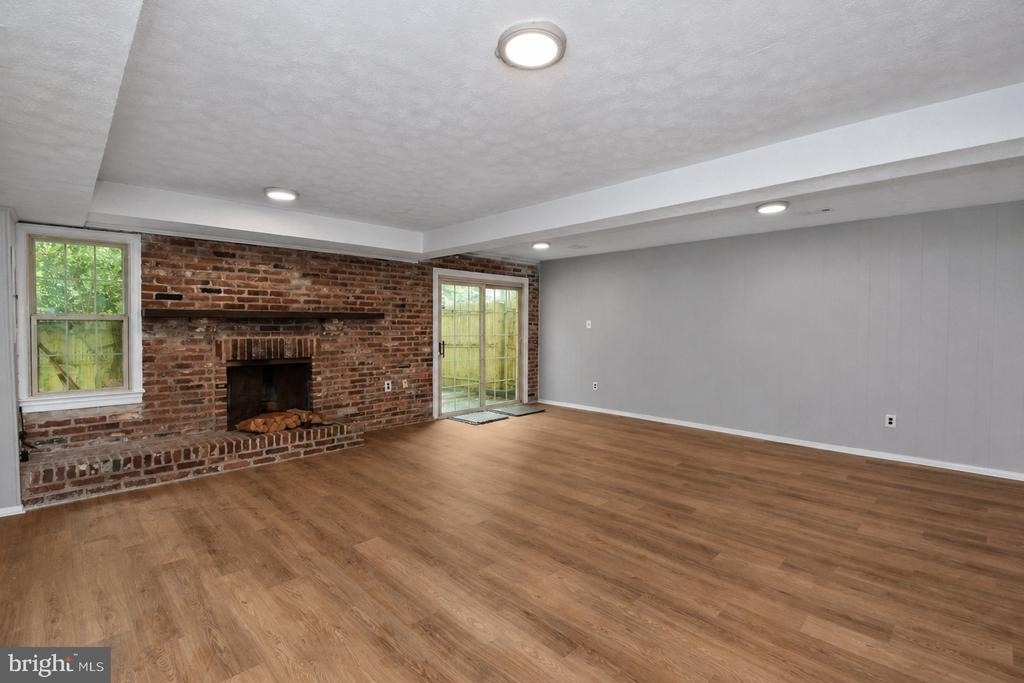 6611 Rosecroft Place - Photo 36