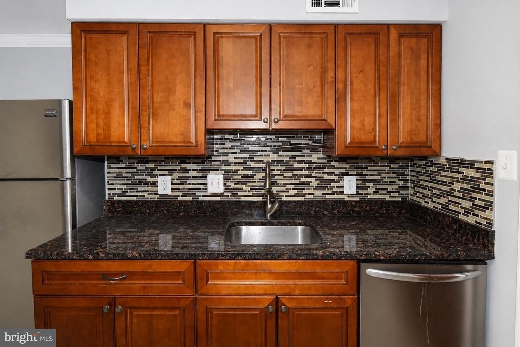 6611 Rosecroft Place - Photo 12