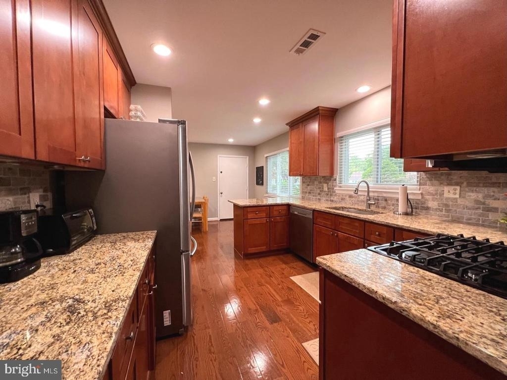 1514 Roundleaf Court - Photo 3