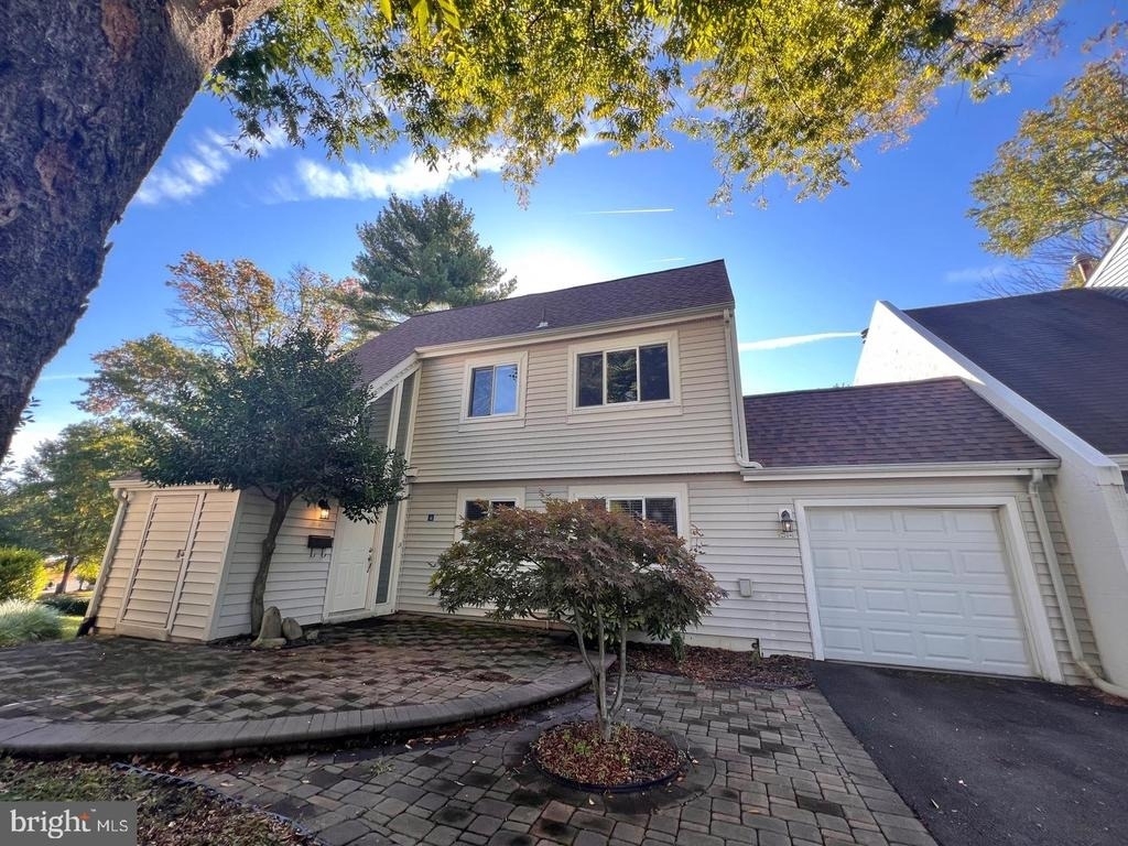 1514 Roundleaf Court - Photo 0