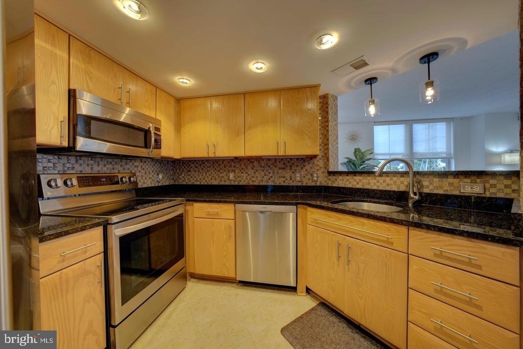 11800 Sunset Hills Road - Photo 8