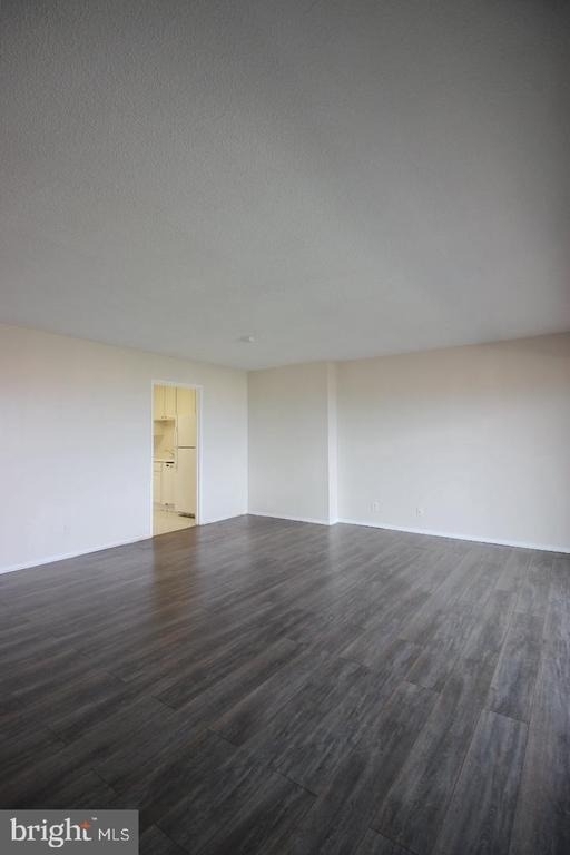 307 Yoakum Parkway - Photo 2