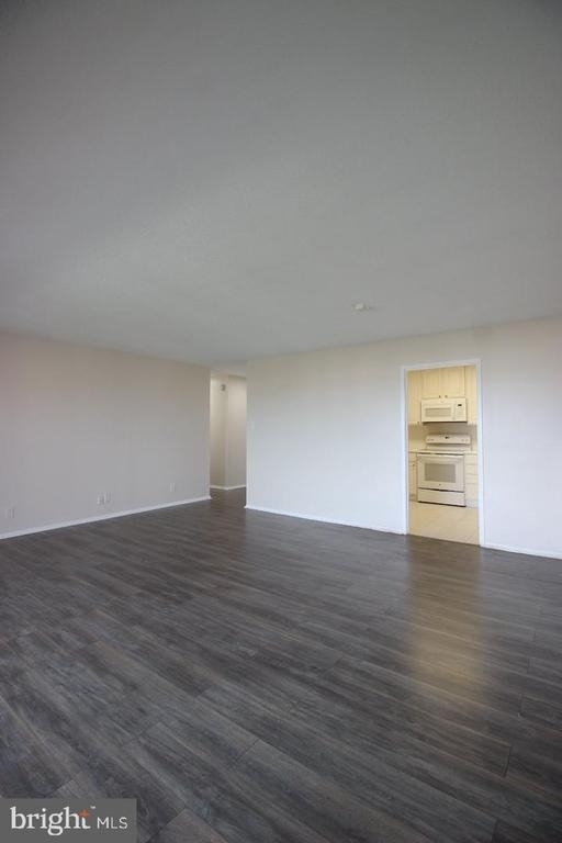 307 Yoakum Parkway - Photo 3
