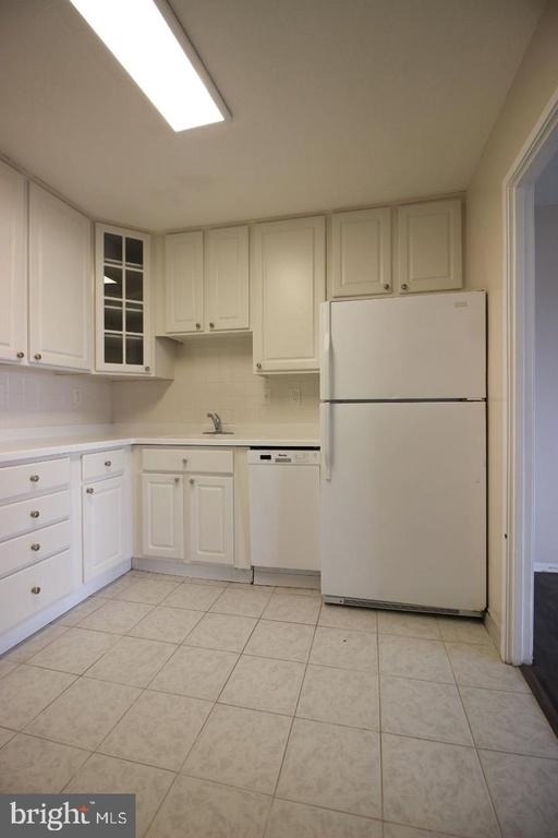 307 Yoakum Parkway - Photo 5